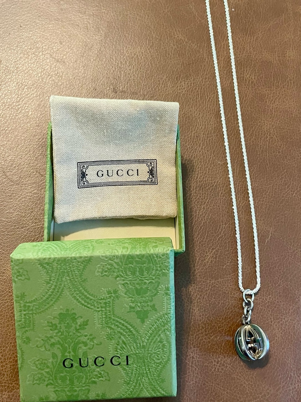 Gucci, authentic Silver Interlocking GG Pendant Necklace - Picture 4 of 6